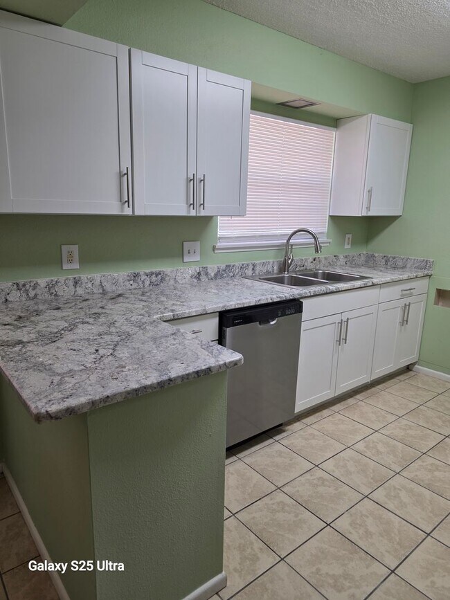 Building Photo - 3 Bedroom 2 Bath Home for Rent