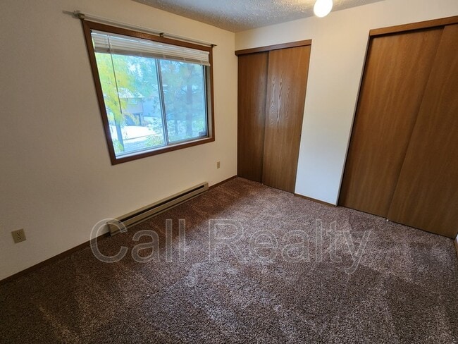 Building Photo - 1533 E 39th Ave