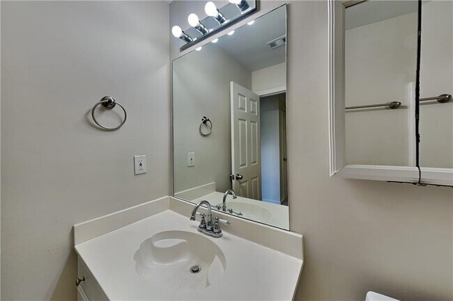 Building Photo - 500 Cottonwood Close
