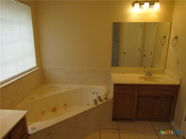 Building Photo - 4800 Michael Dr