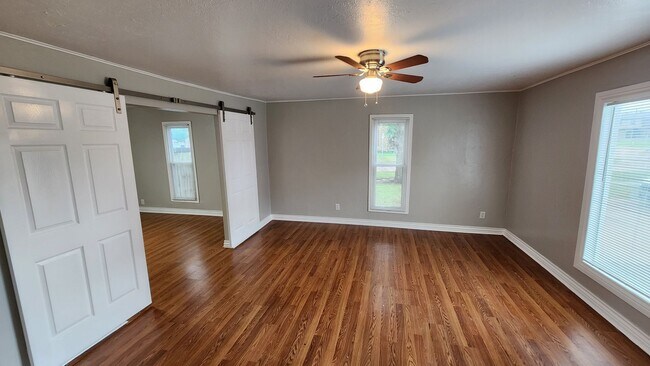 Building Photo - 4 bed 2 bath house in Edmond, OK next to UCO campus