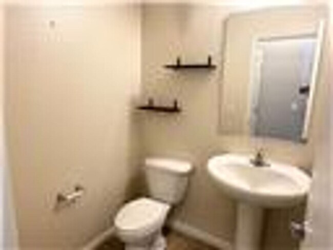 Building Photo - spacious 4 bedroom 2.5 bath home