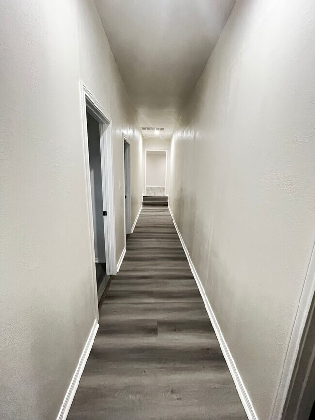 Building Photo - 1204 NW Fort Sill Blvd