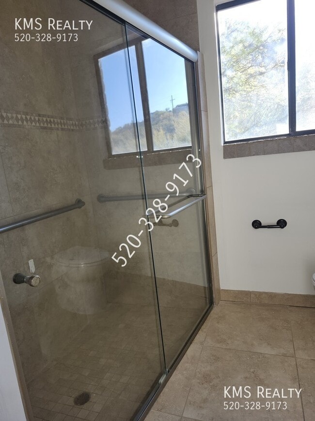 Building Photo - 500 E Eden Pl