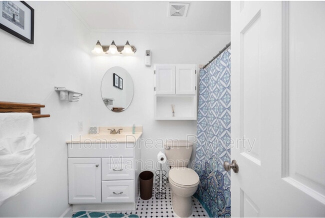 Building Photo - 11 Endicott Ln