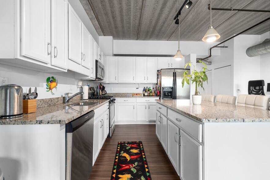 Building Photo - 101 Curry Ave