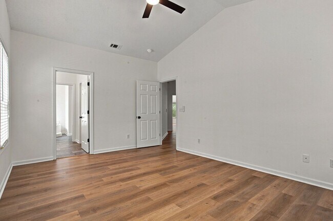 Building Photo - 13 Paddington Ln