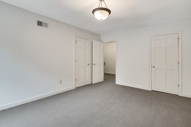 Building Photo - Fall Special - 1/2 off first month's rent!