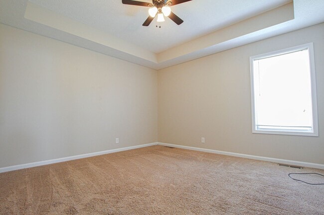 Building Photo - Three Bedroom in Autumn Creek!