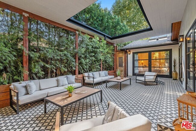 Building Photo - 5922 Oakdale Ave