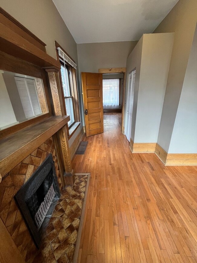 Building Photo - 2 Bedroom 2 Bathroom in Popular Baker Dist...