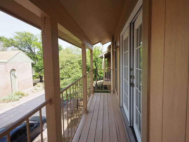 Building Photo - Amazing Austin condo!