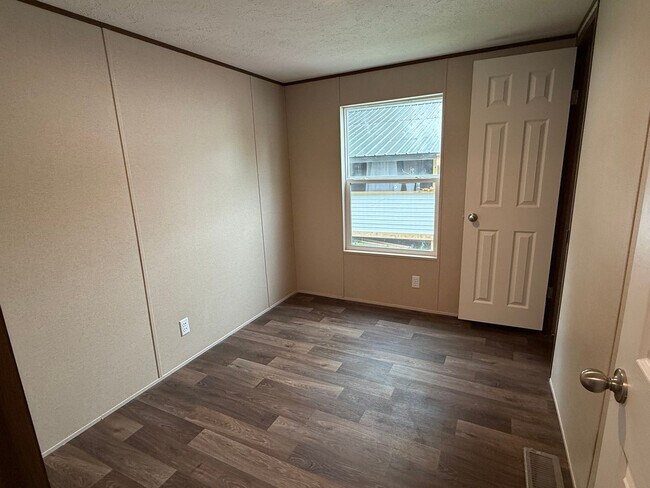 Building Photo - Knolls MHP