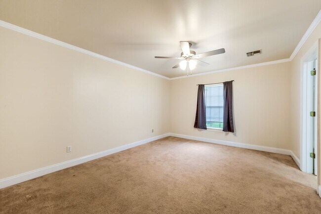 Building Photo - 3 BDRM HOUSE OFF ALBERTSON PKWY