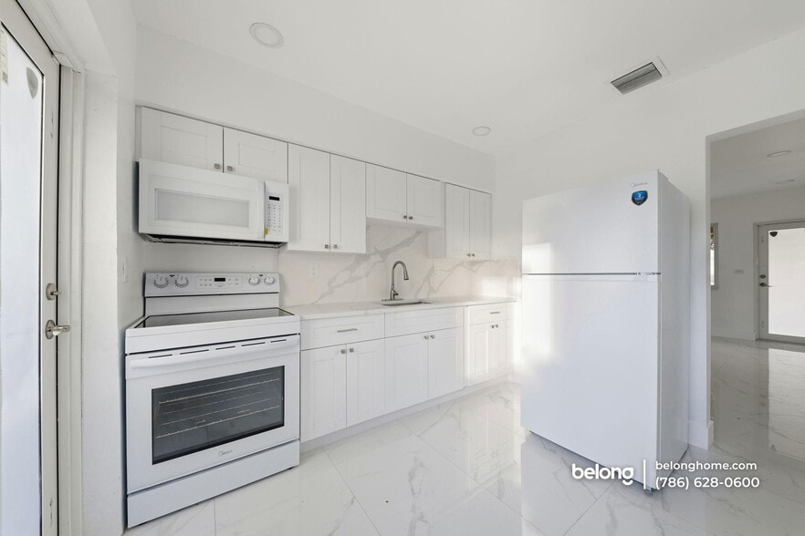 Building Photo - 801 NW 109th St