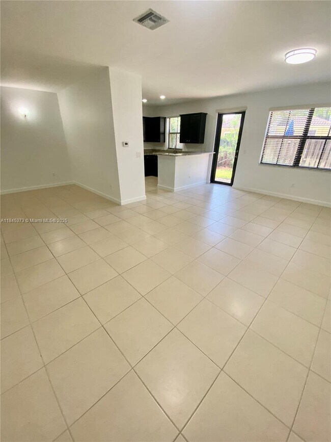 Building Photo - 9604 Town Parc Cir N