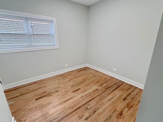 Building Photo - 2127 W 18th St