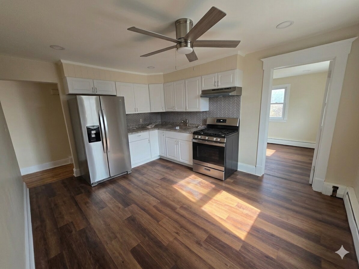 Kitchen with new stainless steel appliances - 2092 US Highway 1