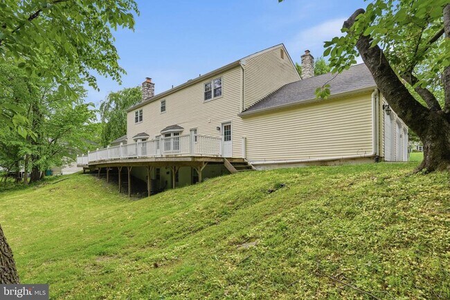 Building Photo - 1316 Heller Dr
