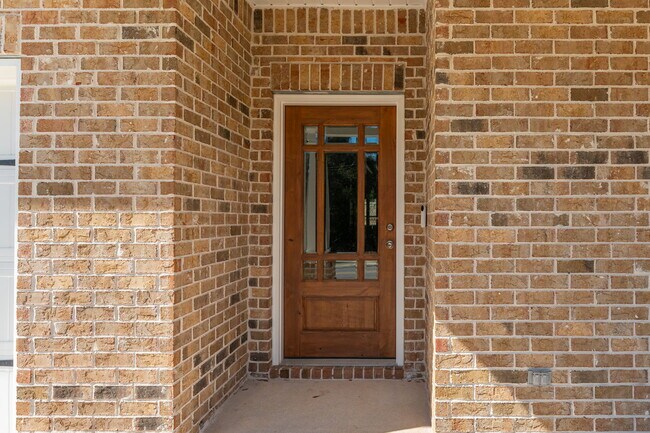 Building Photo - 807A Cedar Ave S