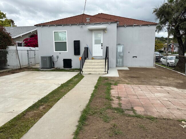 Building Photo - 5156 Stratford Rd
