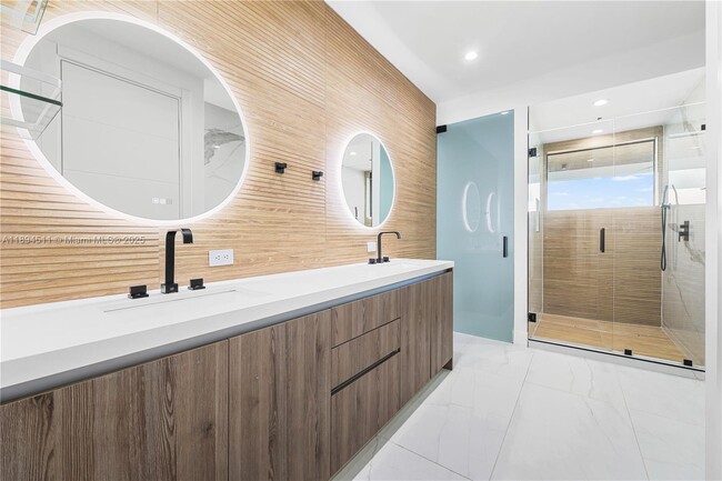 Building Photo - 813 NE 17th Terrace