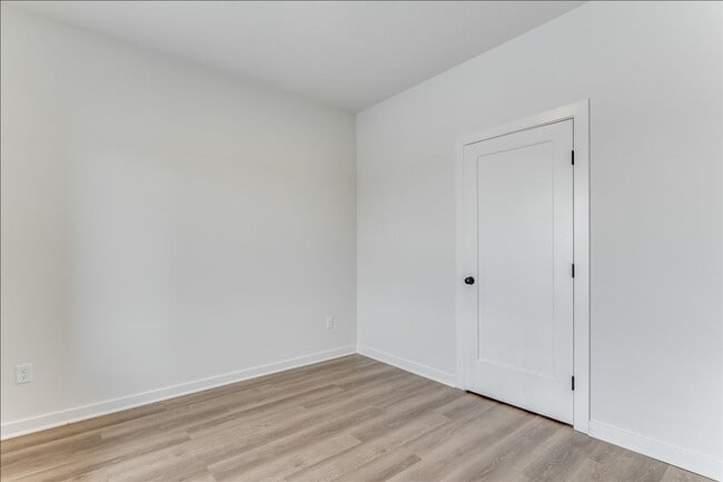 Building Photo - Beautiful Five Bedroom, Two Bathroom