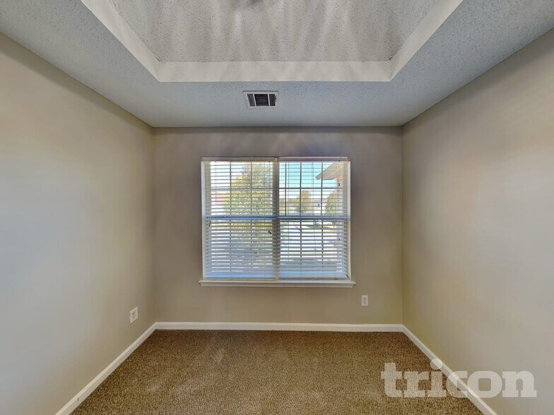 Building Photo - 345 Othello Dr