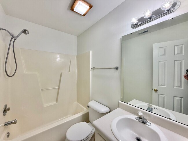 Building Photo - Private 3BD, 2.5BA Home Near Downtown Clayton