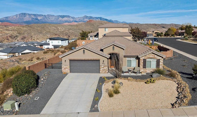 Building Photo - Your Perfect Hurricane Getaway Awaits!