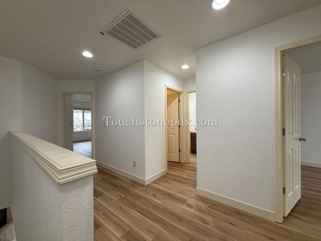 Building Photo - 16316 SE Scoria Ln