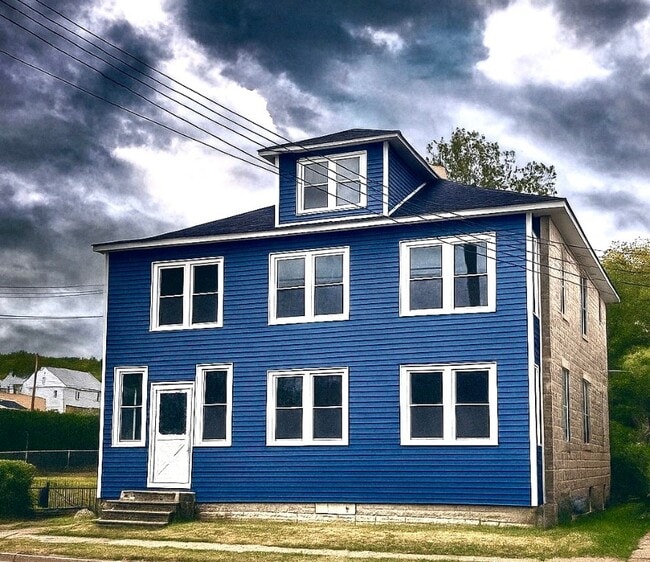 Primary Photo - 1005 Pine St