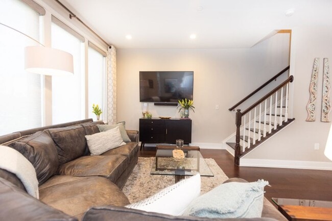 Building Photo - 609 Lakeview Ct