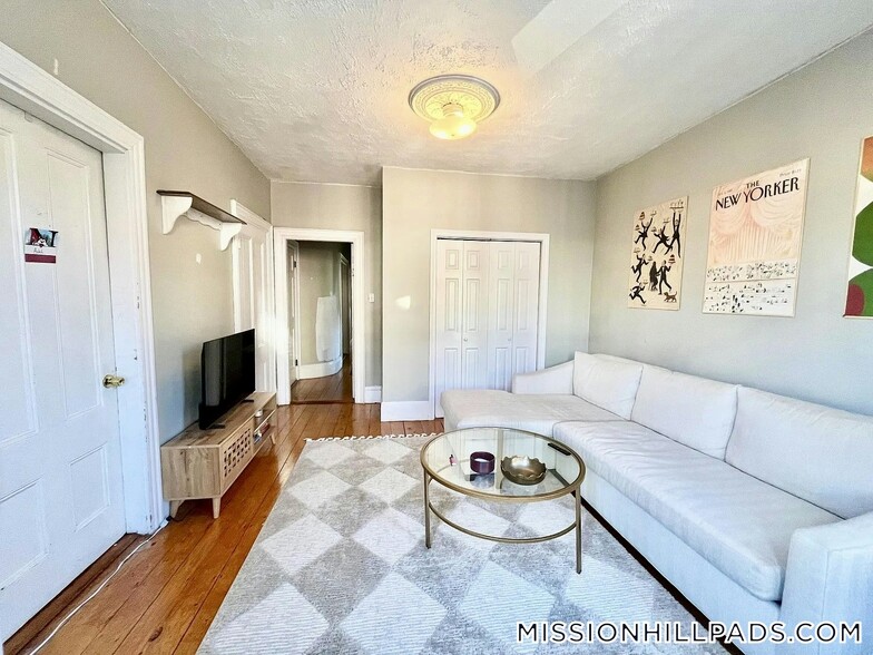 Building Photo - 44 Delle Ave