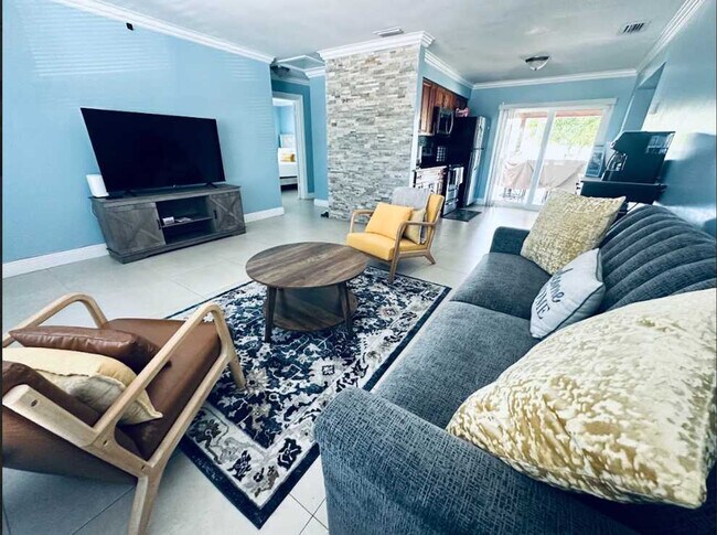 Building Photo - 4211 NE 13th Ave