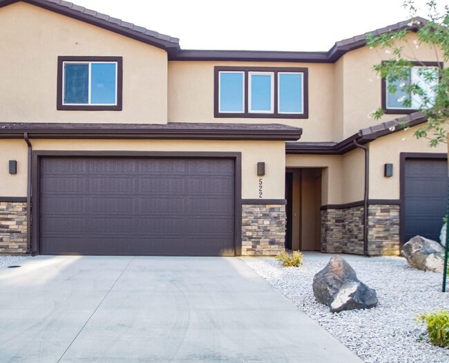 Primary Photo - 4 Bedroom Townhome in Hurricane!