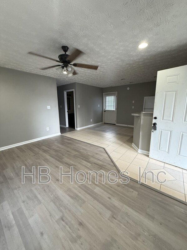 Building Photo - 407 Ash St