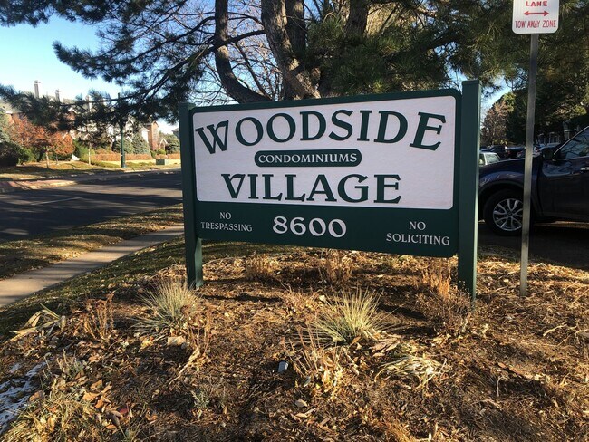 Building Photo - Spacious 2-bedroom Condo-Ground level!