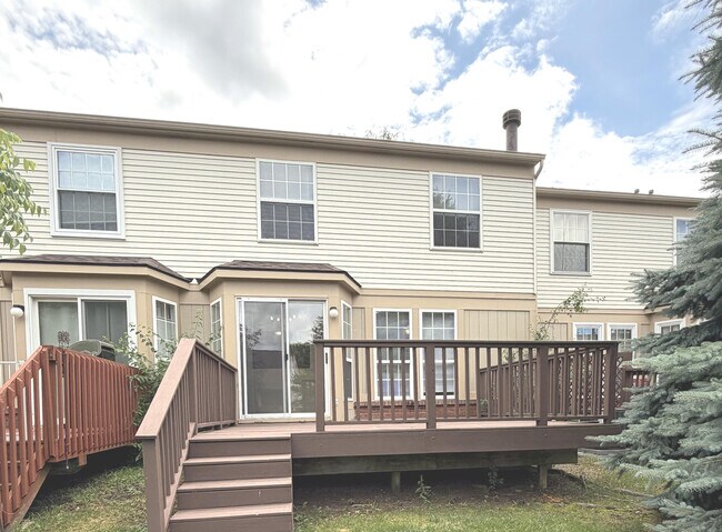 Building Photo - 3112 Village Cir N