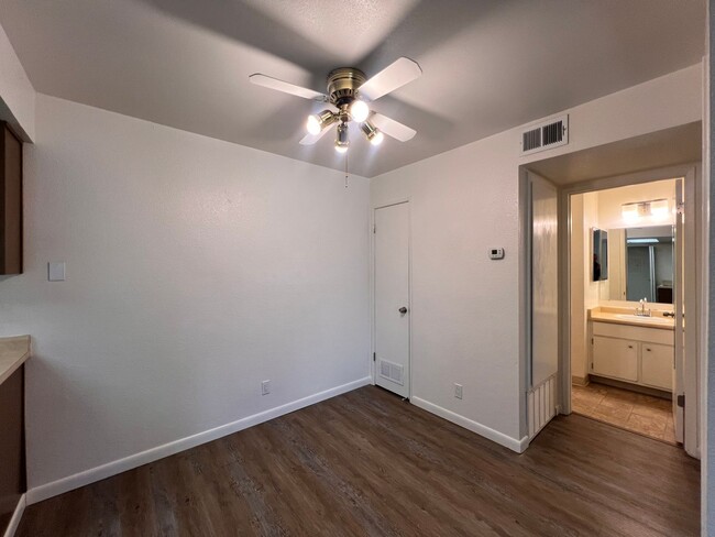 Building Photo - Cute 1 bedroom Reno apartment!