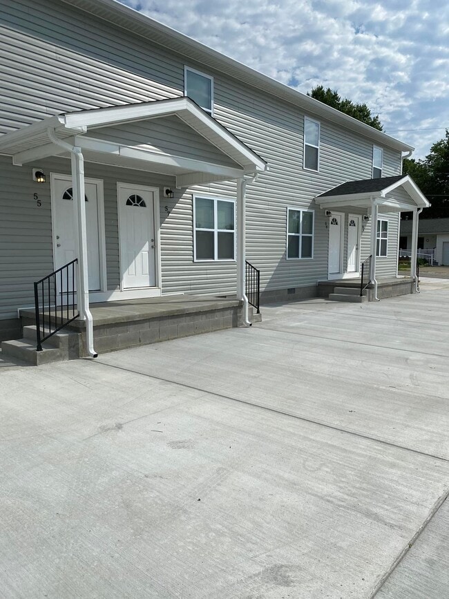 Pine View Townhouses - 53 6th St