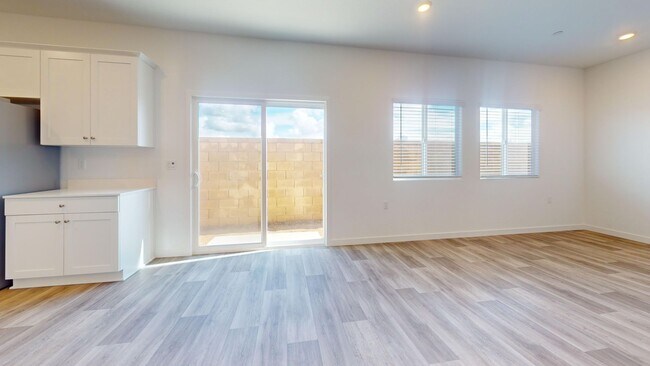 Building Photo - 3231 Carambola Ave