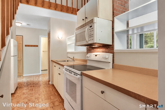 Building Photo - 10 Partridge Ct