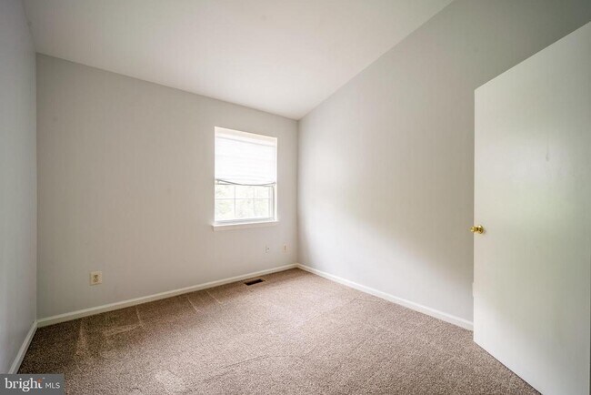 Building Photo - 8501 Blue Bird Woods Ct