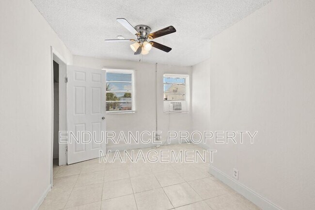 Building Photo - 1125 W 28th St