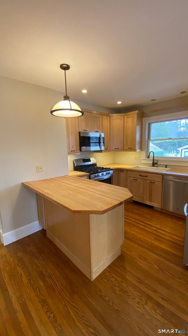 Building Photo - 86 Belleview Ave