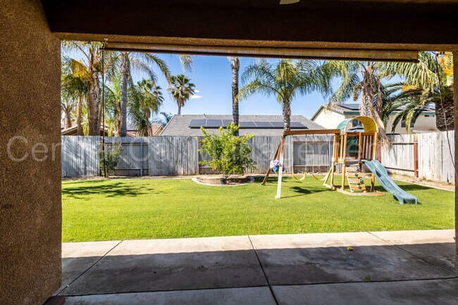 Building Photo - 4 Bedroom/2 Bath Home with an office and S...