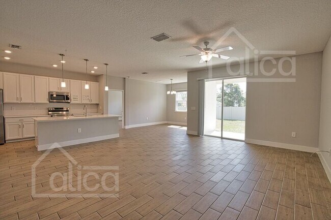 Building Photo - 1610 Rada Ln