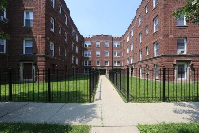 Primary Photo - 4730 N Whipple St