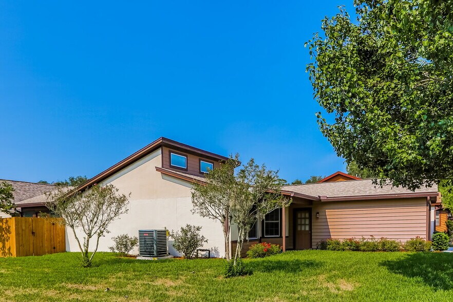 Building Photo - 1967 Blue Bird Run W